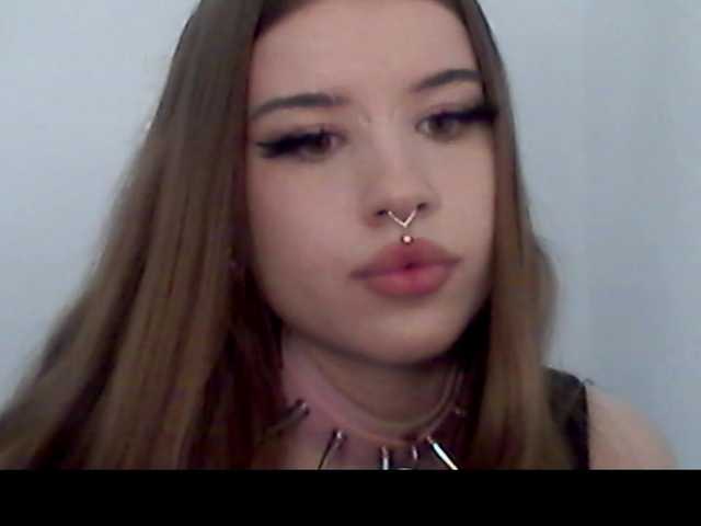 MollyLolly online show from August 4, 9:45 pm