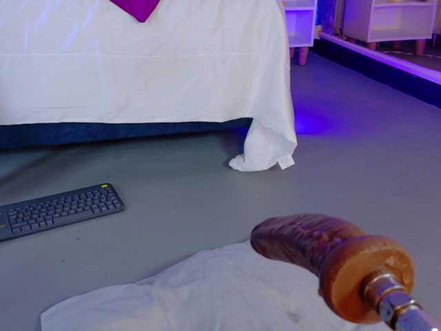 MollyyCruz online show from August 6, 1:32 pm