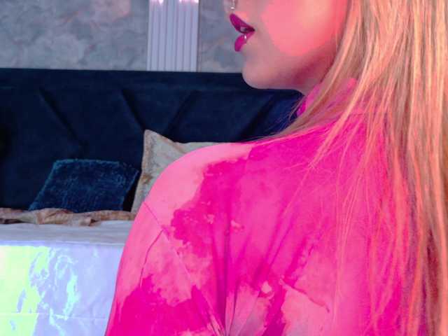 MollyyCruz online show from August 15, 1:15 pm