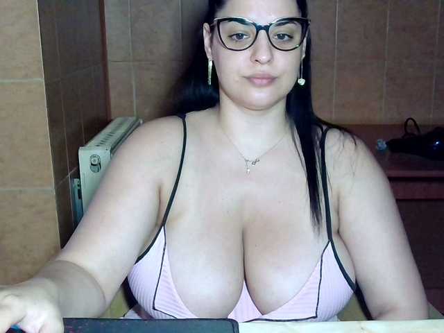 MoniqQuuen online show from August 11, 12:29 pm