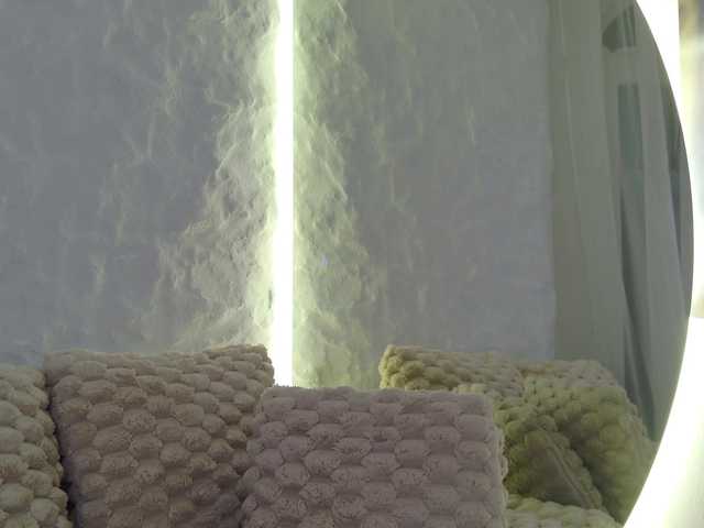 Moniqque online show from August 5, 9:18 am