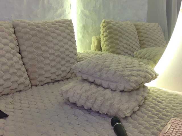 Moniqque online show from August 13, 12:08 pm