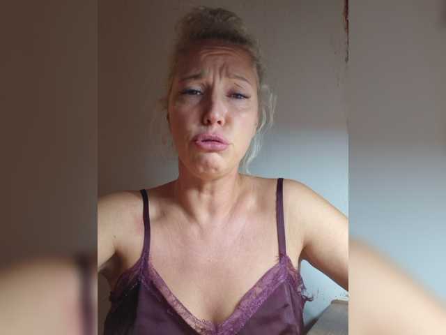 MoonKitten online show from August 31, 8:20 pm