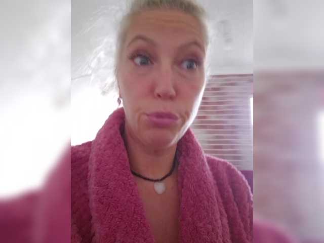 MoonKitten online show from September 3, 1:58 pm