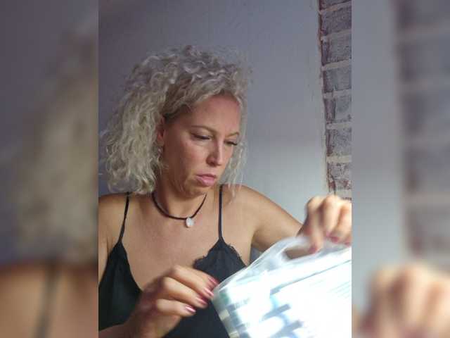 MoonKitten online show from September 3, 4:32 pm