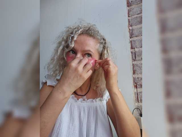 MoonKitten online show from September 6, 9:04 am