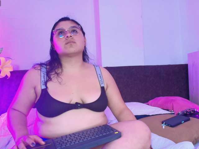 Moonnblue online show from August 5, 7:45 pm