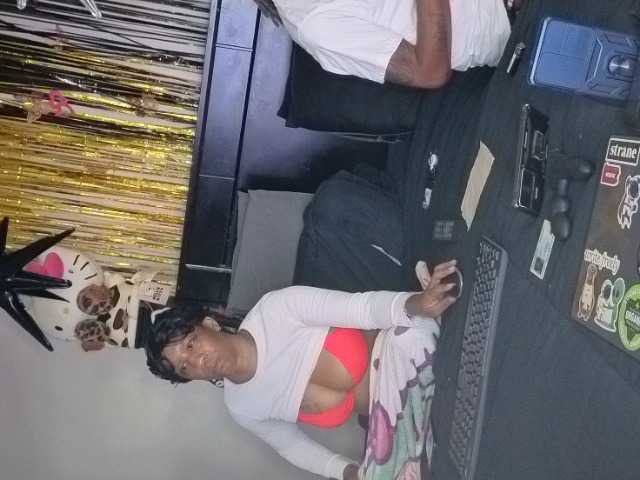 MrnMrsGoodi3tim3 online show from August 15, 9:46 am