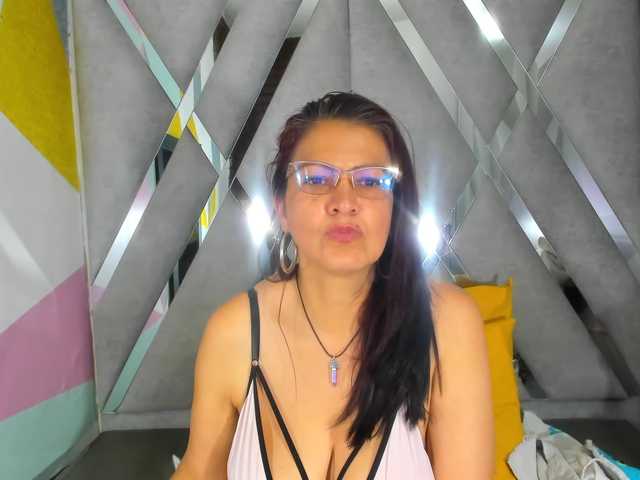 Mulansexy01 online show from August 6, 5:23 pm