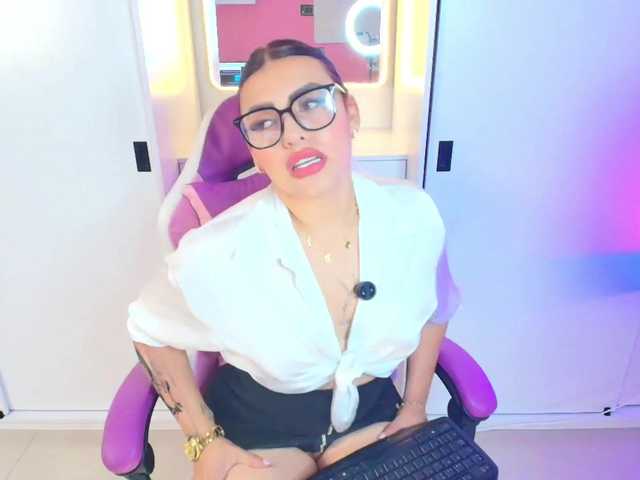 NAOMIAMAZING01 online show from May 29, 12:24 am