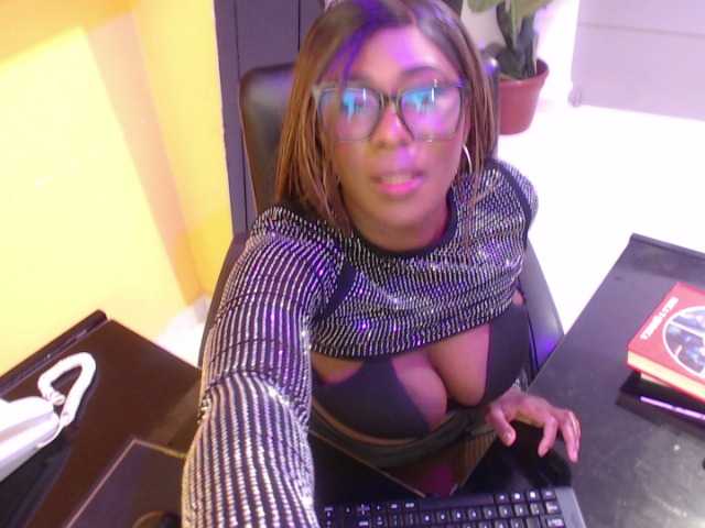 NahianMorris online show from July 26, 1:49 pm