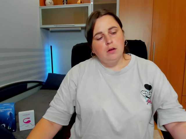 NaomiiWix online show from August 12, 11:45 am