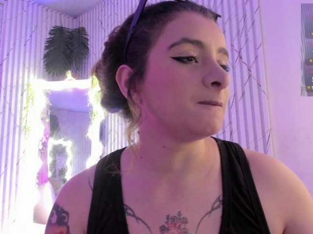 Naomy-tay1 online show from August 8, 3:39 am