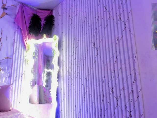 Naomy-tay1 online show from August 13, 7:44 am