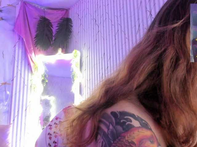 Naomy-tay1 online show from August 15, 6:28 am
