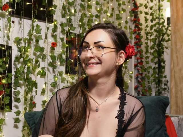 NaughtYHomemadE online show from August 1, 3:40 pm