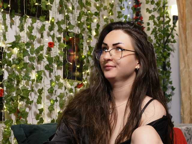 NaughtYHomemadE online show from August 6, 9:19 am