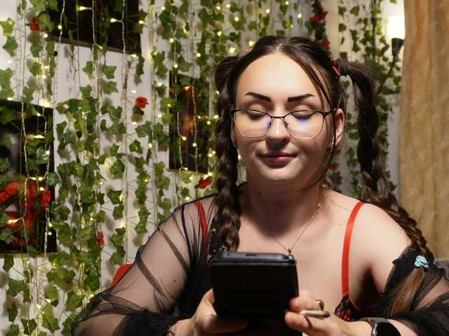 NaughtYHomemadE online show from August 13, 9:23 am