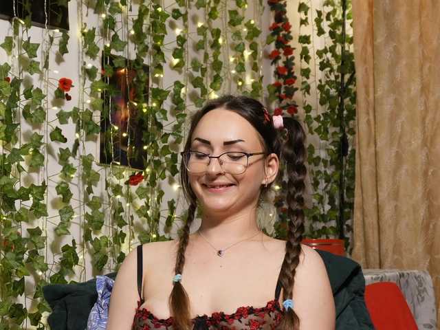 NaughtYHomemadE online show from August 14, 3:59 pm
