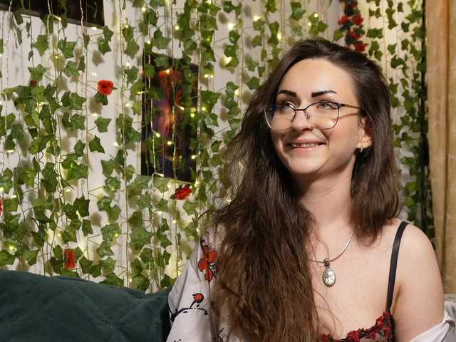NaughtYHomemadE online show from August 15, 2:54 pm