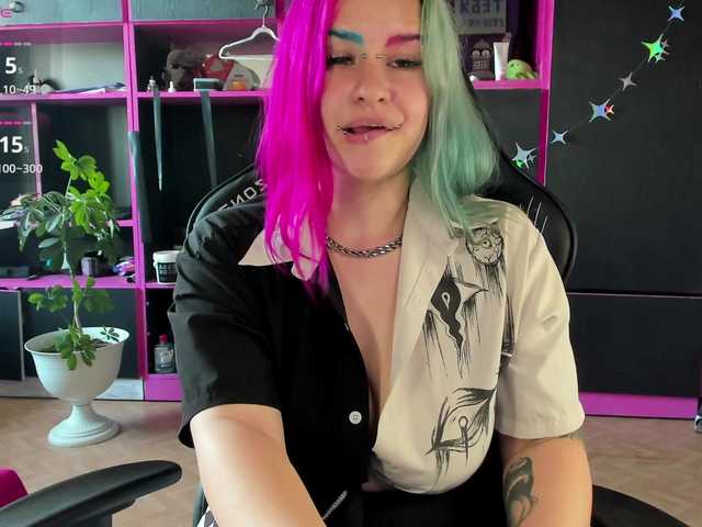 Neon-Baddie online show from August 1, 12:55 pm