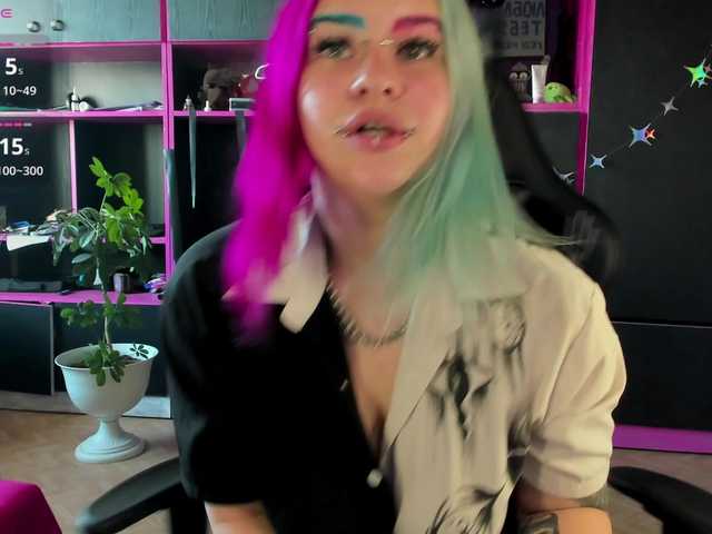 Neon-Baddie online show from August 1, 2:01 pm