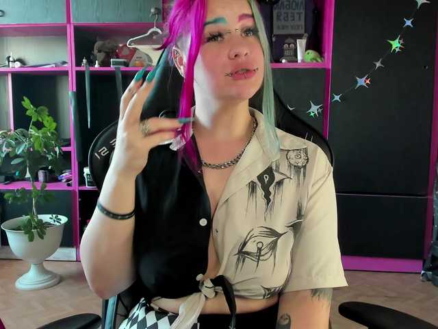 Neon-Baddie online show from August 1, 3:29 pm