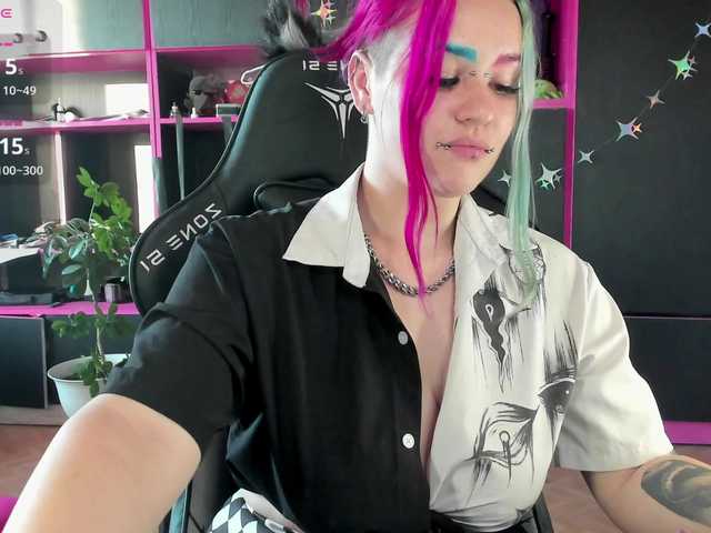 Neon-Baddie online show from August 2, 8:21 am