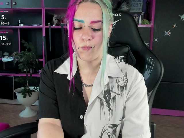 Neon-Baddie online show from August 4, 2:47 pm