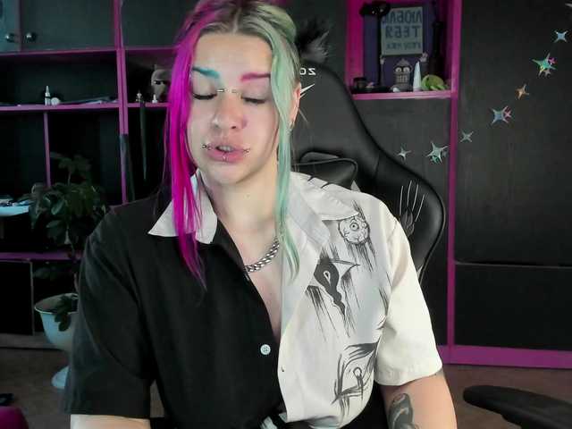 Neon-Baddie online show from August 6, 7:29 am