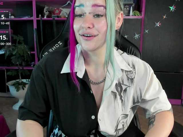 Neon-Baddie online show from August 6, 9:41 am