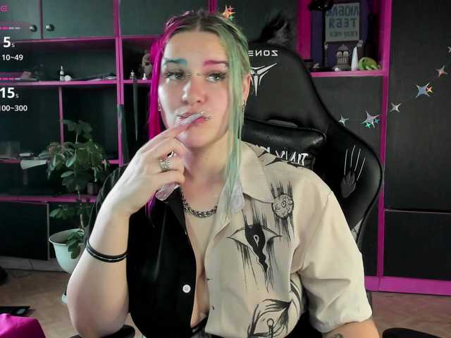 Neon-Baddie online show from August 7, 2:17 pm