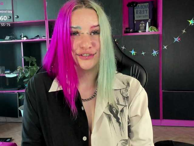 Neon-Baddie online show from August 8, 11:43 am