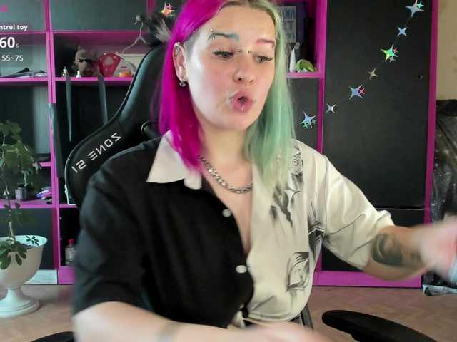Neon-Baddie online show from August 8, 1:11 pm