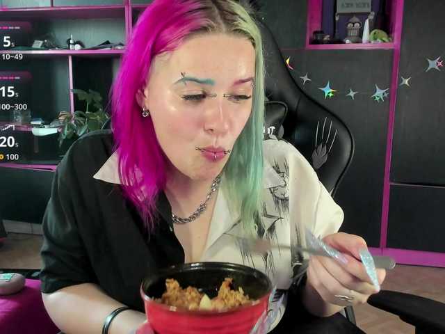 Neon-Baddie online show from August 8, 2:50 pm