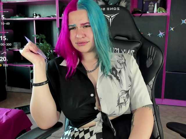 Neon-Baddie online show from August 11, 1:46 pm