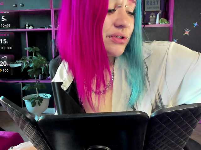 Neon-Baddie online show from August 12, 7:00 am