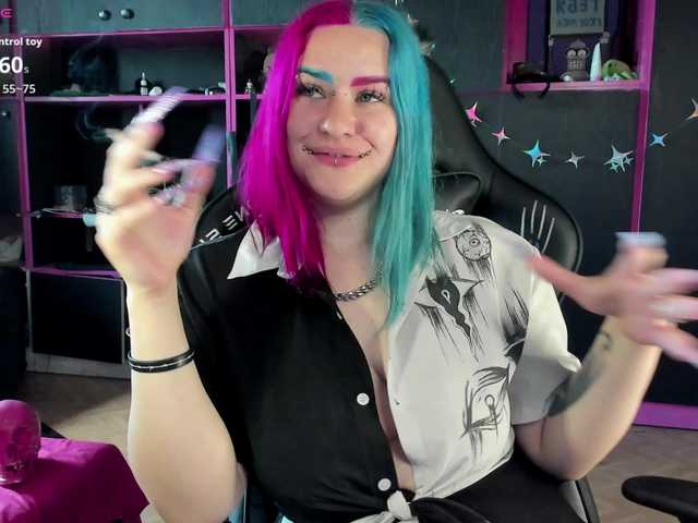 Neon-Baddie online show from August 12, 8:05 am