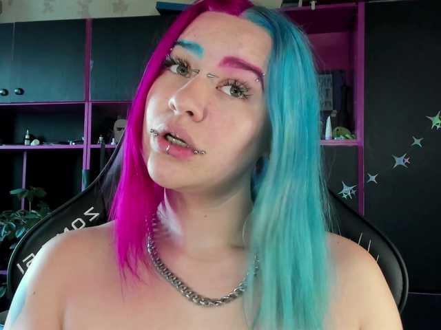 Neon-Baddie online show from August 13, 7:22 am