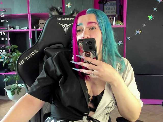 Neon-Baddie online show from August 14, 10:41 am