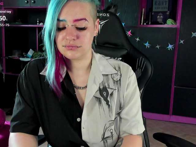 Neon-Baddie online show from August 18, 7:58 am