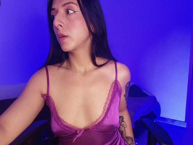 NicolWhitee online show from August 6, 1:32 pm
