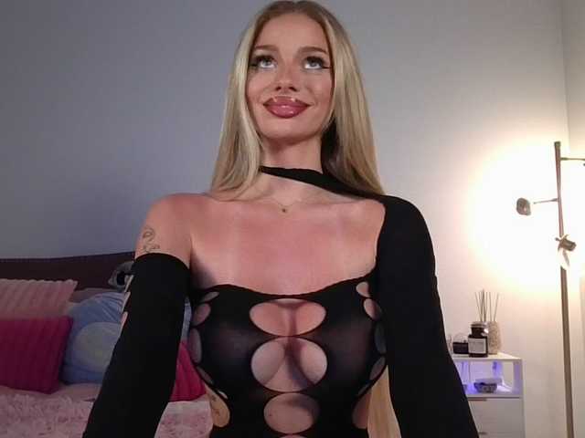 NicoleSarahX online show from August 11, 11:40 pm