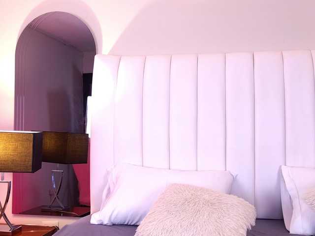 NicolleSweett04 online show from August 1, 3:34 am