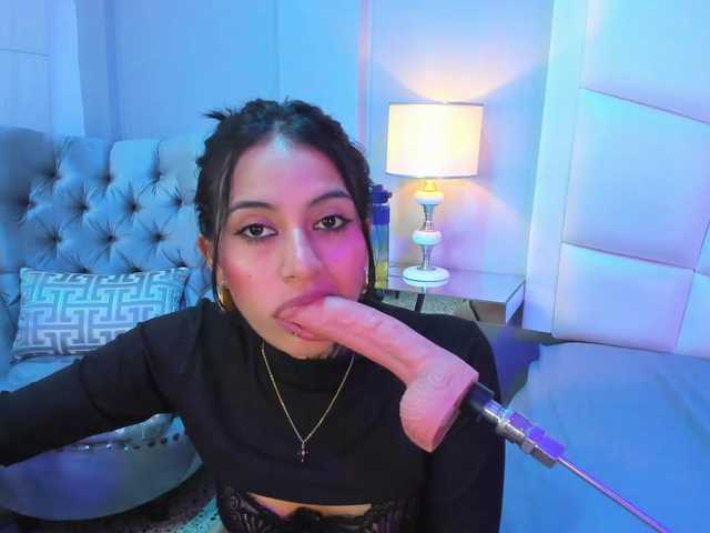 NicolleSweett04 online show from August 14, 10:13 pm