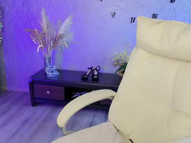 NikaStill online show from August 13, 7:55 am