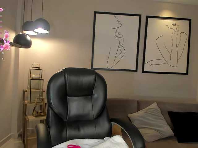 NinaMichelle online show from August 3, 8:27 pm