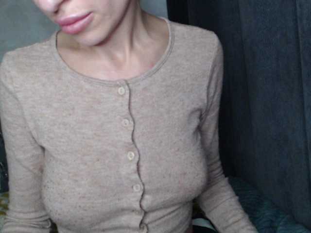 NoraSweet online show from August 7, 10:59 am
