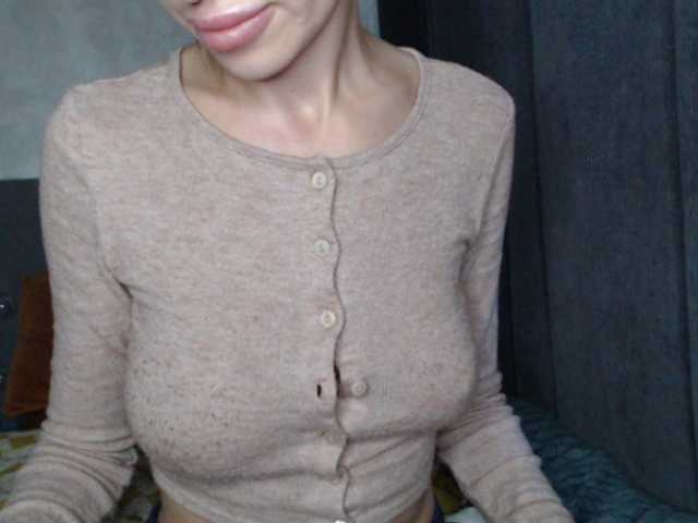 NoraSweet online show from August 16, 10:52 am