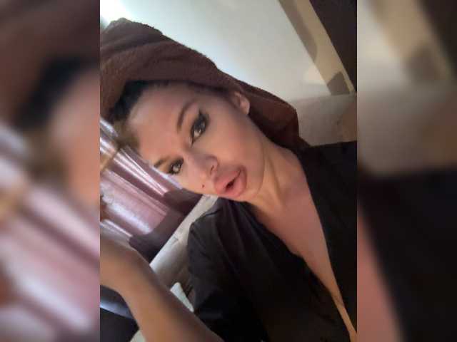 NotBellucci online show from August 10, 5:09 am